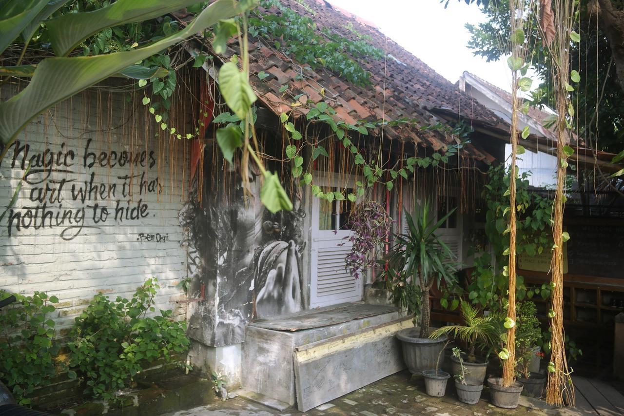 Abrakadabra! Artbnb ยอกยาการ์ตา ภายนอก รูปภาพ