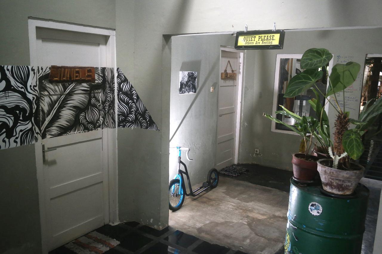Abrakadabra! Artbnb ยอกยาการ์ตา ภายนอก รูปภาพ