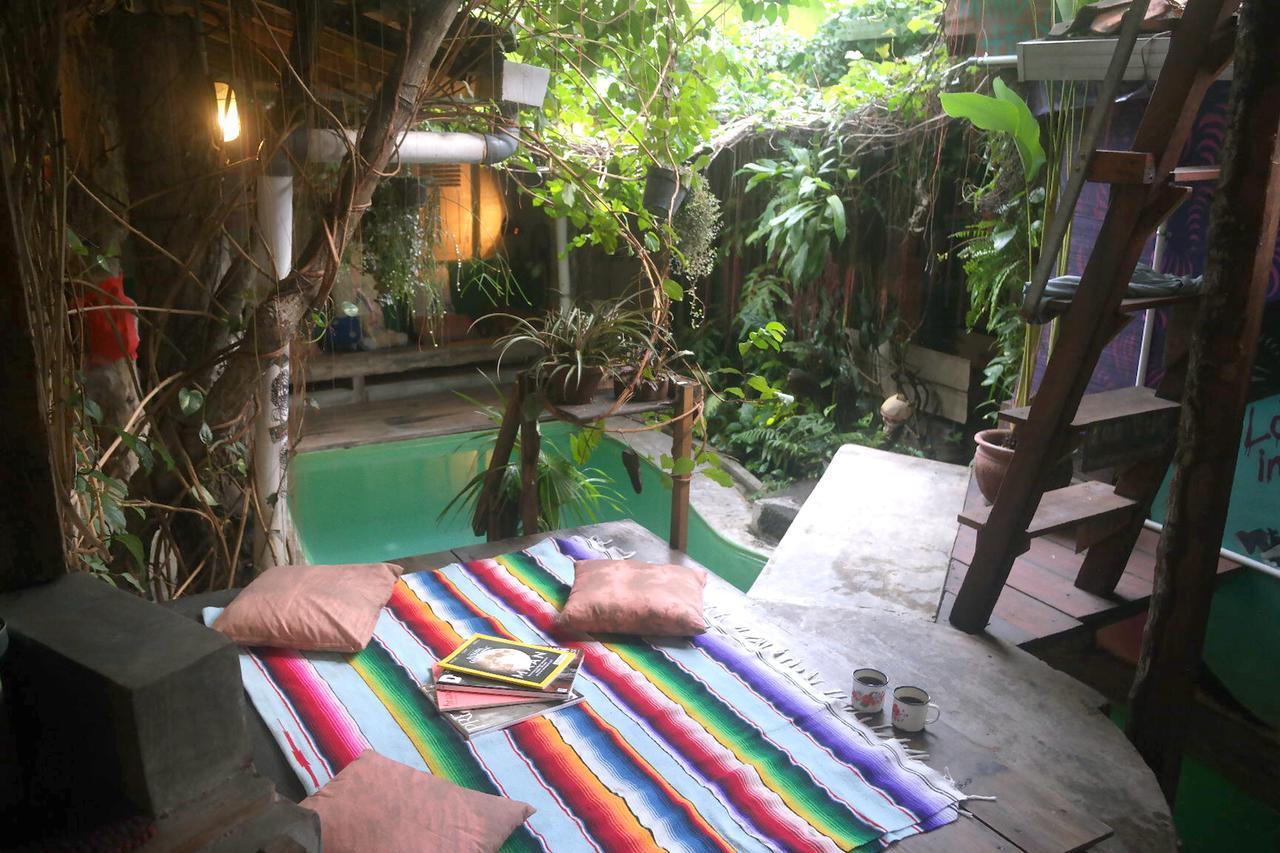 Abrakadabra! Artbnb ยอกยาการ์ตา ภายนอก รูปภาพ