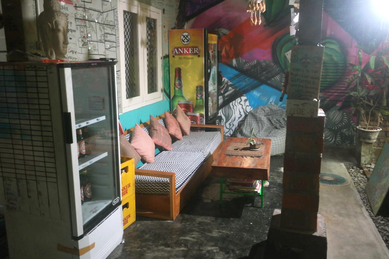 Abrakadabra! Artbnb ยอกยาการ์ตา ภายนอก รูปภาพ
