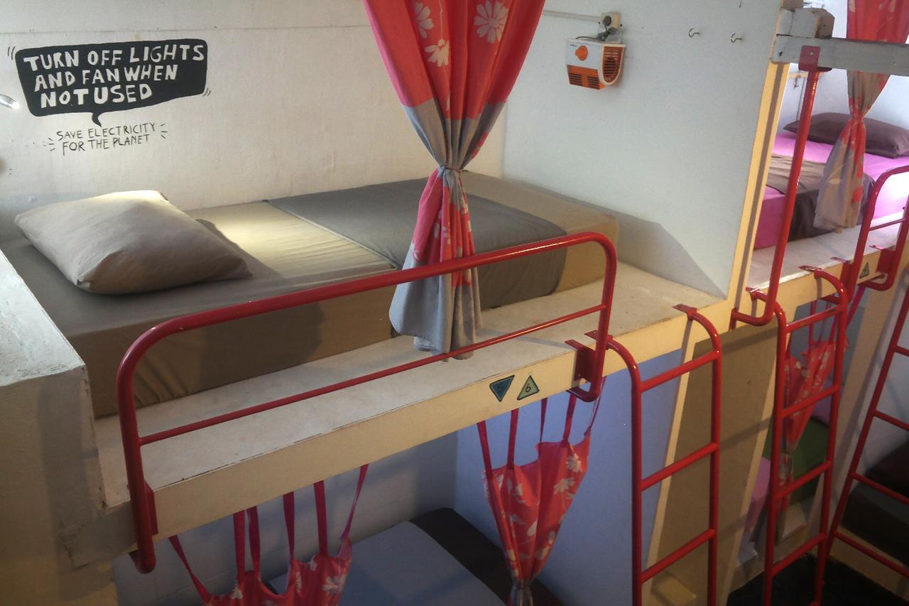Abrakadabra! Artbnb ยอกยาการ์ตา ภายนอก รูปภาพ
