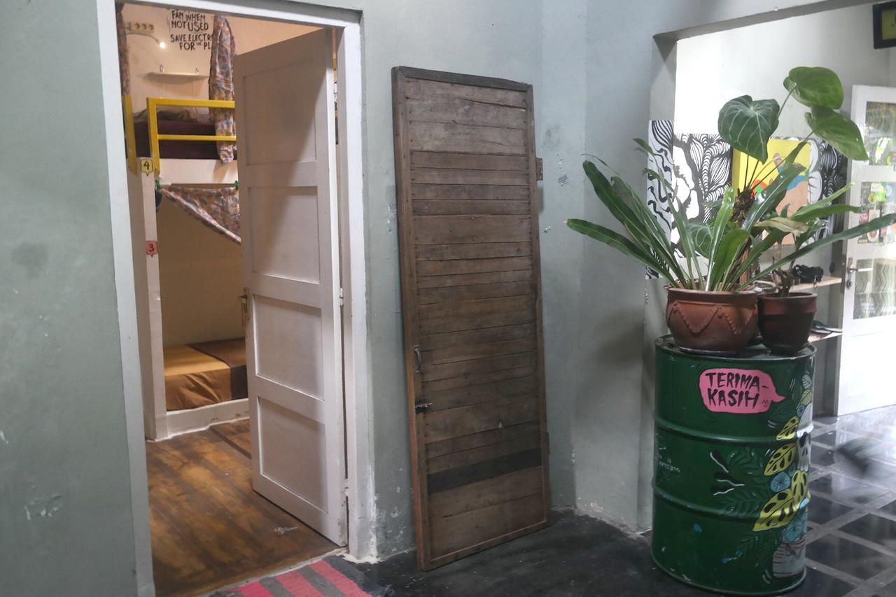 Abrakadabra! Artbnb ยอกยาการ์ตา ภายนอก รูปภาพ
