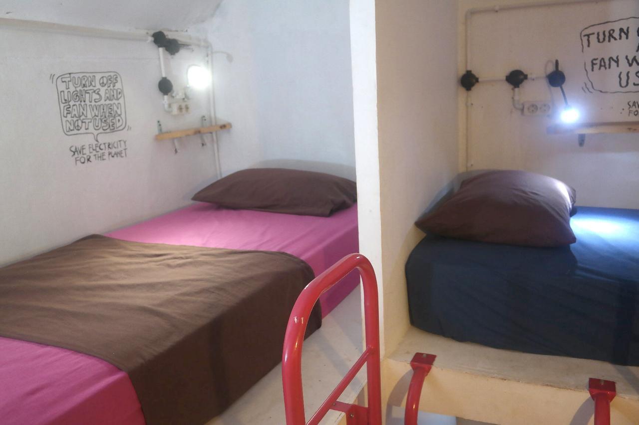 Abrakadabra! Artbnb ยอกยาการ์ตา ภายนอก รูปภาพ
