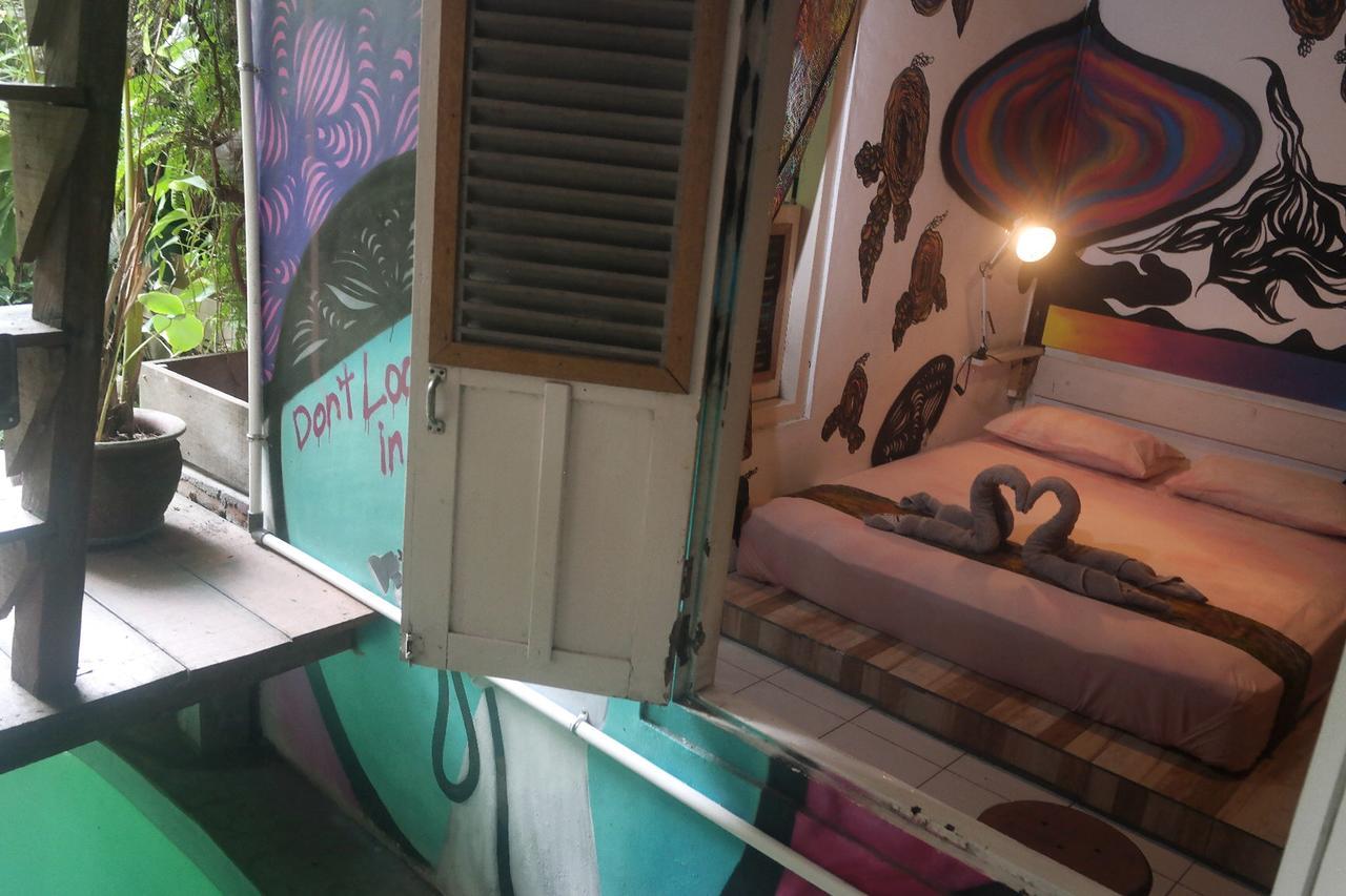 Abrakadabra! Artbnb ยอกยาการ์ตา ภายนอก รูปภาพ