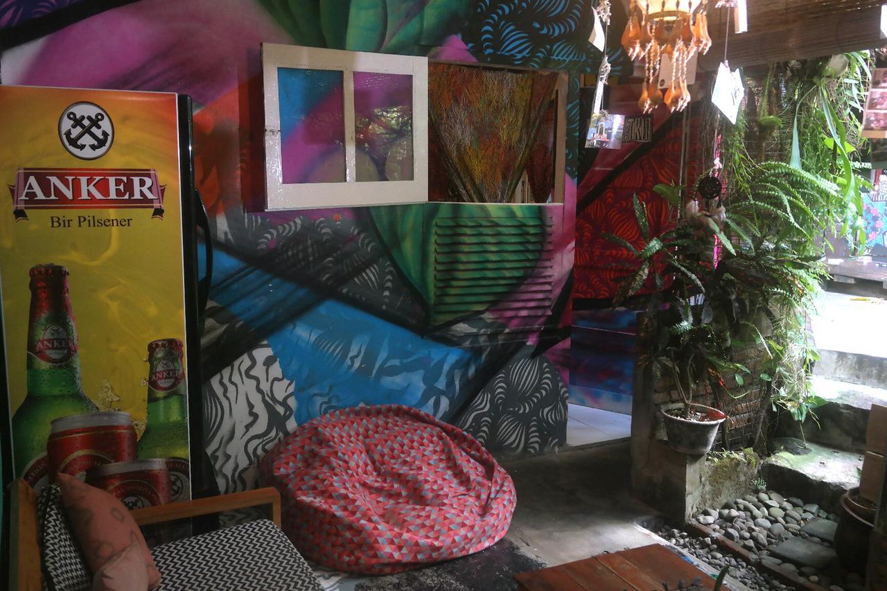 Abrakadabra! Artbnb ยอกยาการ์ตา ภายนอก รูปภาพ