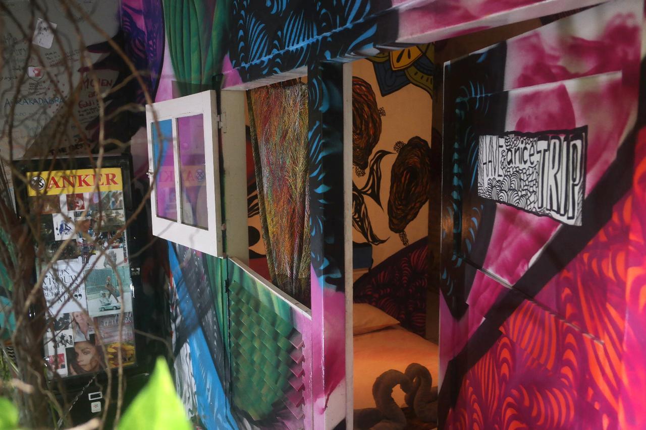 Abrakadabra! Artbnb ยอกยาการ์ตา ภายนอก รูปภาพ