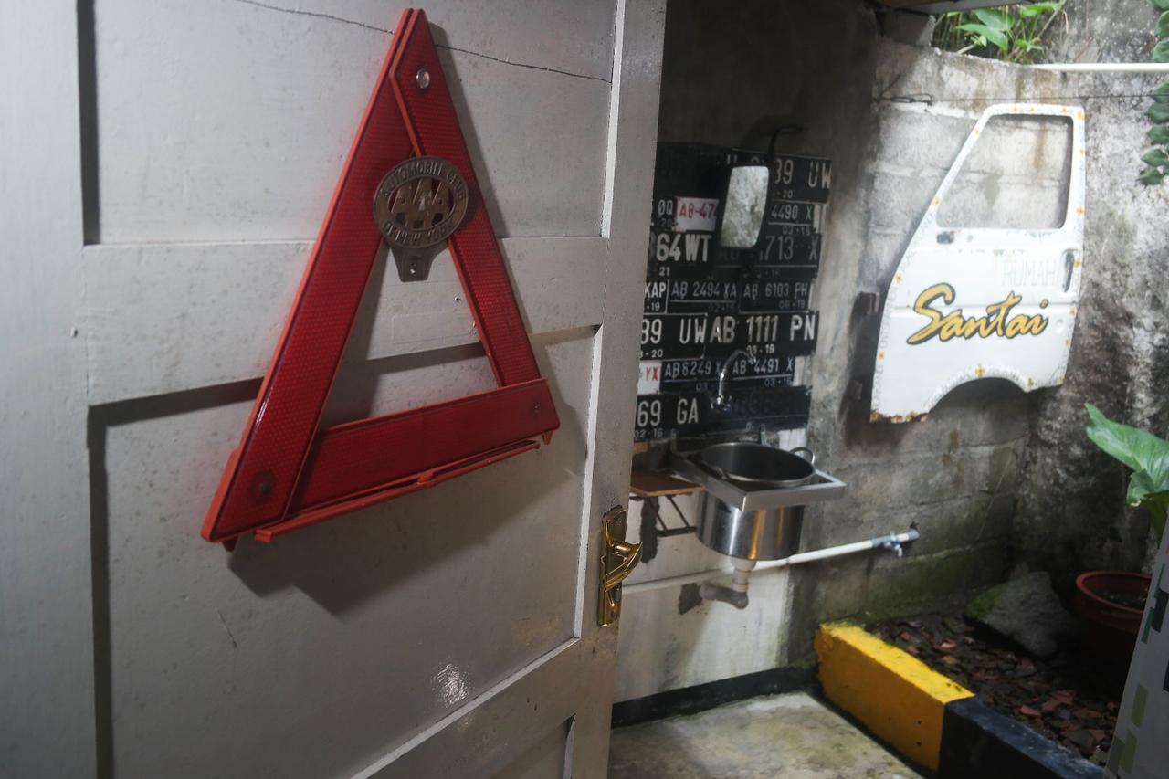 Abrakadabra! Artbnb ยอกยาการ์ตา ภายนอก รูปภาพ