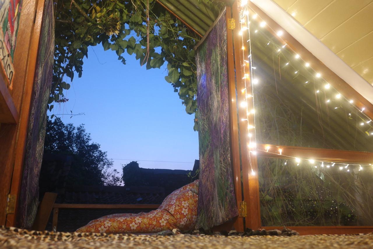 Abrakadabra! Artbnb ยอกยาการ์ตา ภายนอก รูปภาพ