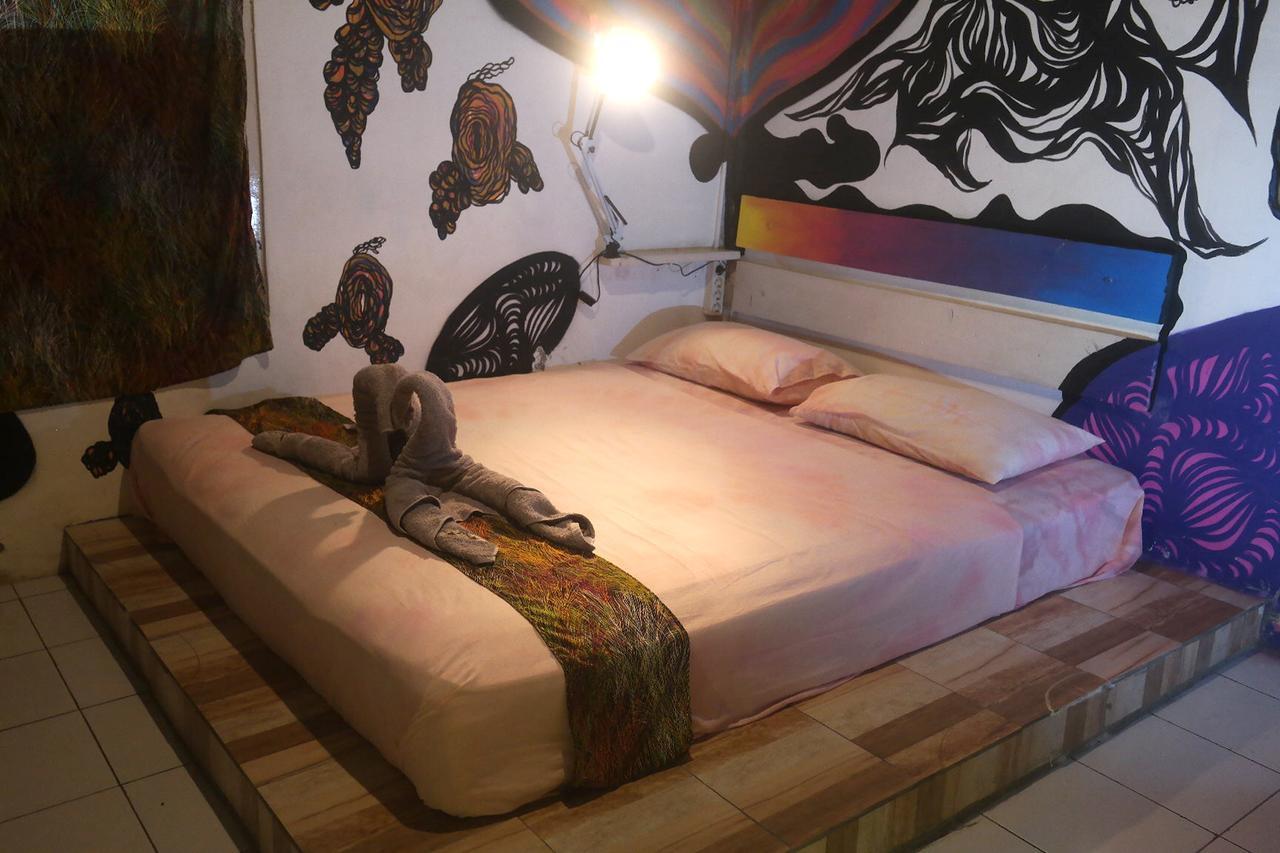 Abrakadabra! Artbnb ยอกยาการ์ตา ภายนอก รูปภาพ