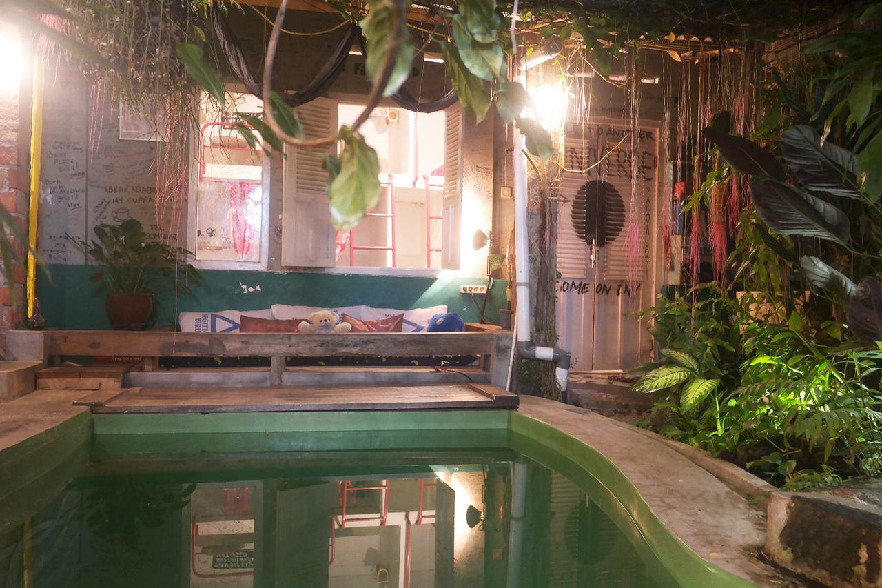 Abrakadabra! Artbnb ยอกยาการ์ตา ภายนอก รูปภาพ