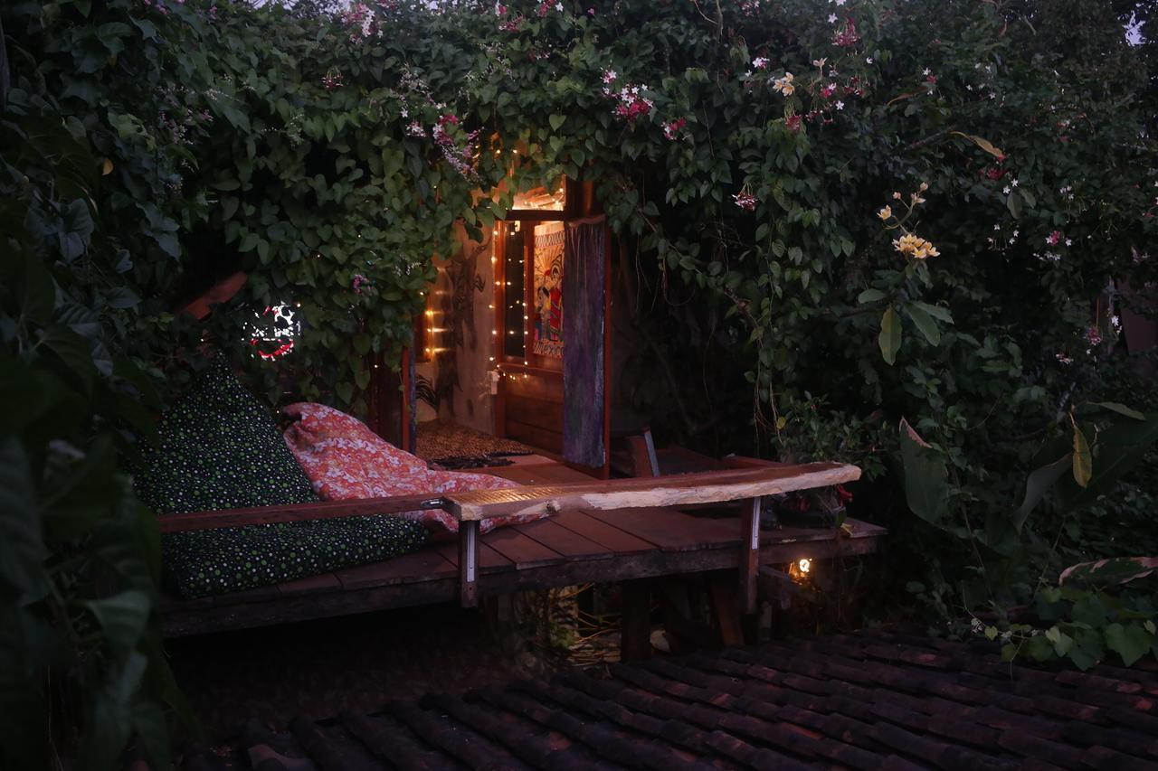 Abrakadabra! Artbnb ยอกยาการ์ตา ภายนอก รูปภาพ