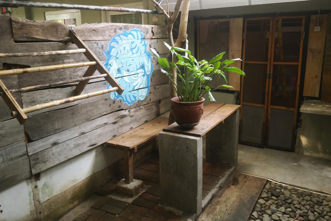 Abrakadabra! Artbnb ยอกยาการ์ตา ภายนอก รูปภาพ