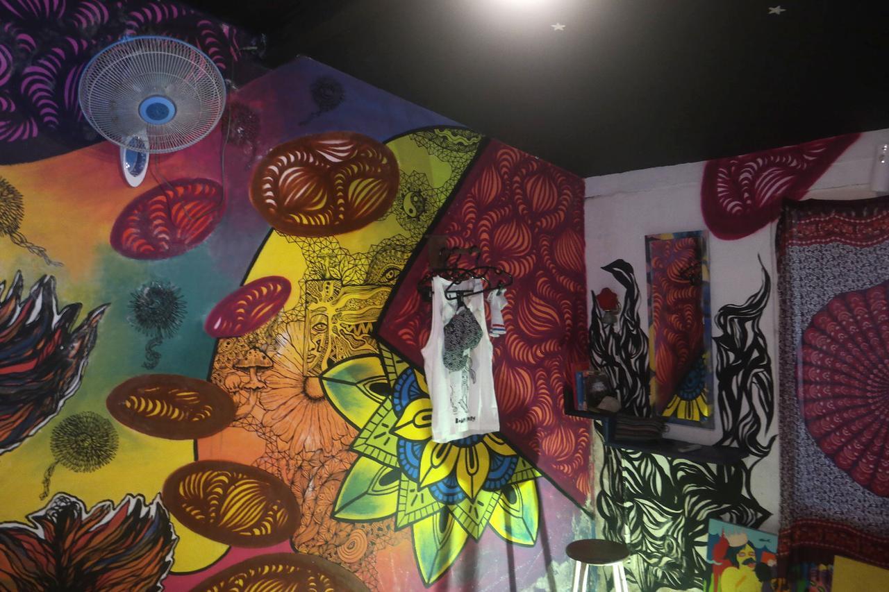 Abrakadabra! Artbnb ยอกยาการ์ตา ภายนอก รูปภาพ