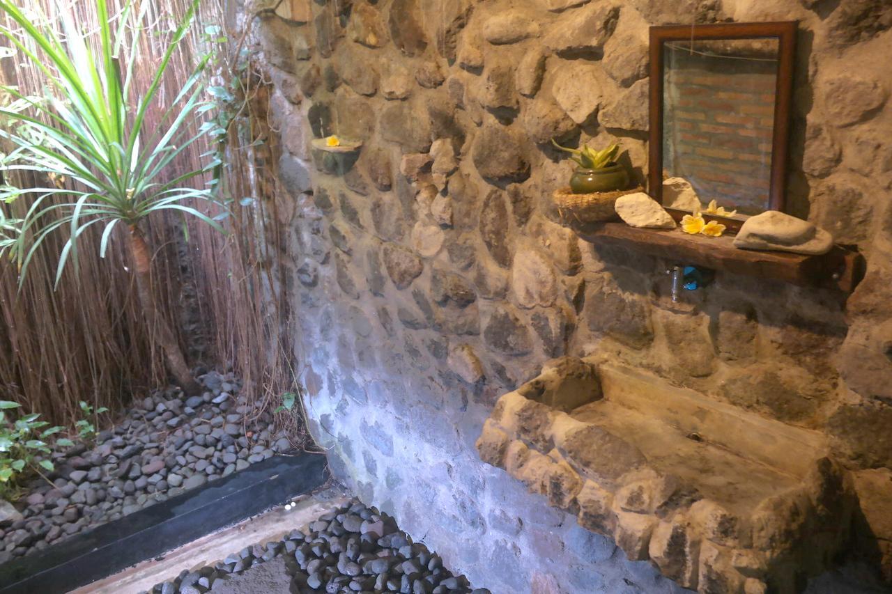 Abrakadabra! Artbnb ยอกยาการ์ตา ภายนอก รูปภาพ
