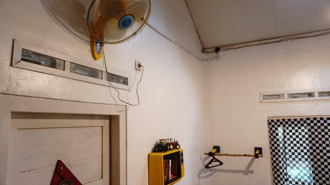 Abrakadabra! Artbnb ยอกยาการ์ตา ภายนอก รูปภาพ
