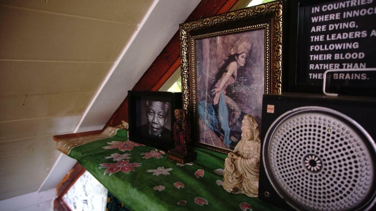 Abrakadabra! Artbnb ยอกยาการ์ตา ภายนอก รูปภาพ