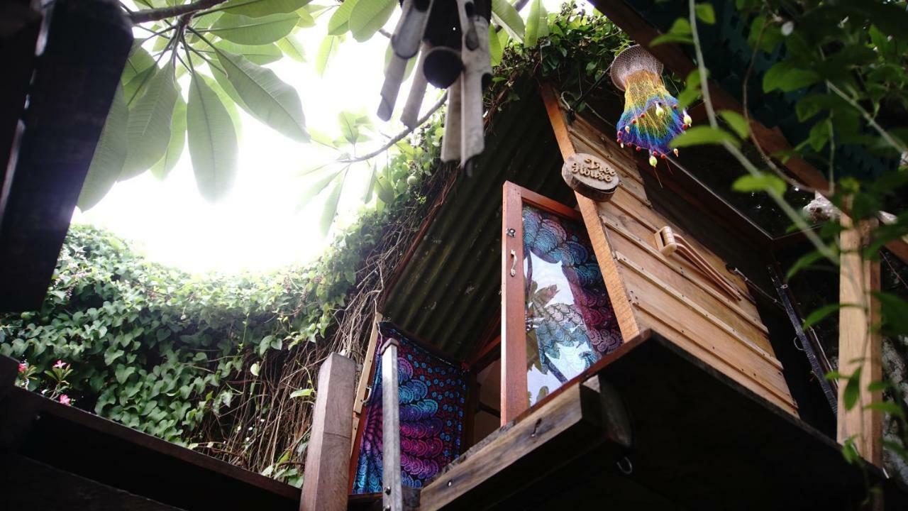 Abrakadabra! Artbnb ยอกยาการ์ตา ภายนอก รูปภาพ