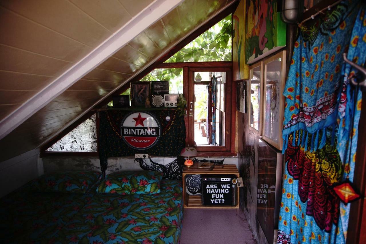 Abrakadabra! Artbnb ยอกยาการ์ตา ภายนอก รูปภาพ