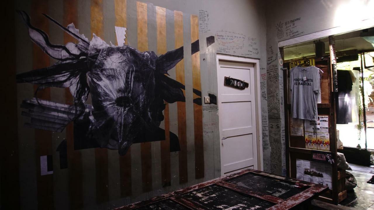 Abrakadabra! Artbnb ยอกยาการ์ตา ภายนอก รูปภาพ